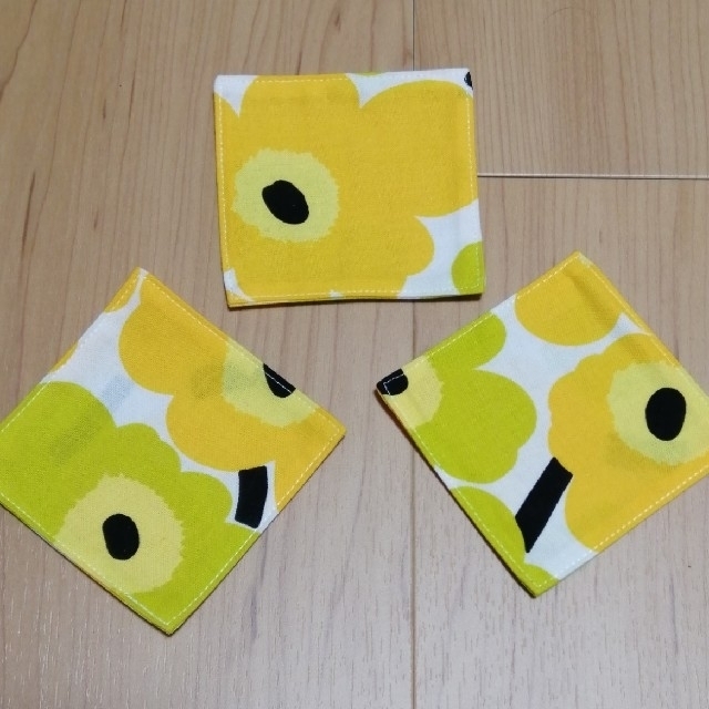 marimekko(マリメッコ)のマリメッコ marimekko コースター♪♪ハンドメイド エンタメ/ホビーの美術品/アンティーク(絵画/タペストリー)の商品写真