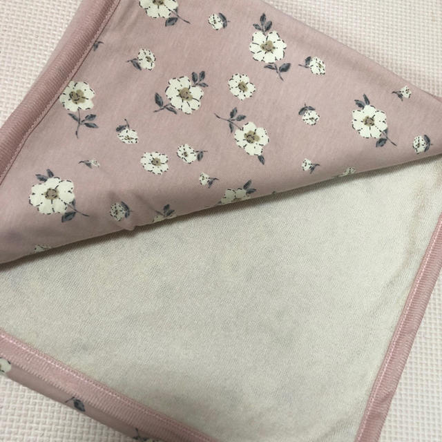 Runa様専用　テータテート teteatete 小花柄 お昼寝ケット キッズ/ベビー/マタニティの寝具/家具(タオルケット)の商品写真