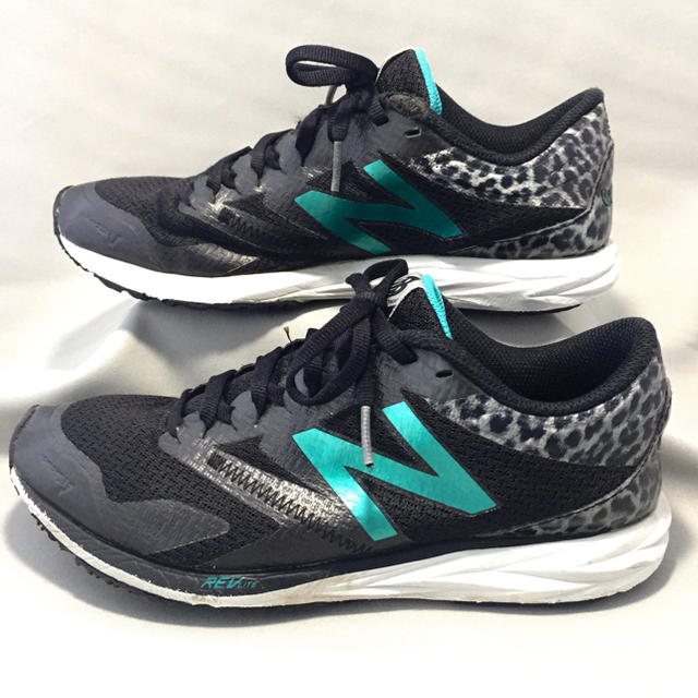 New Balance(ニューバランス)の24.5cm ニューバランス ランニングシューズ レディース ジュニア レディースの靴/シューズ(スニーカー)の商品写真