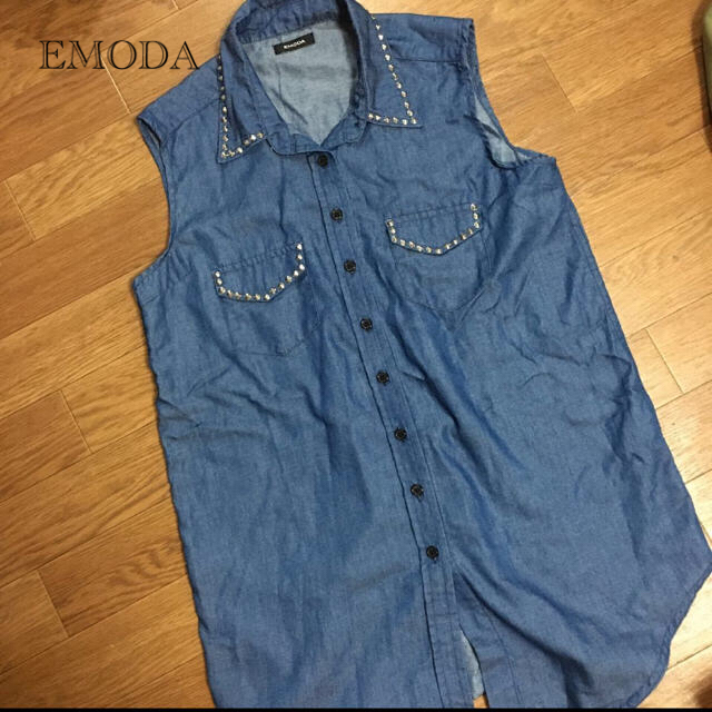 EMODA(エモダ)のEMODA ノースリーブ　デニムシャS レディースのトップス(シャツ/ブラウス(半袖/袖なし))の商品写真