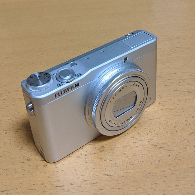 FUJIFILM XQ1コンパクトデジタルカメラ