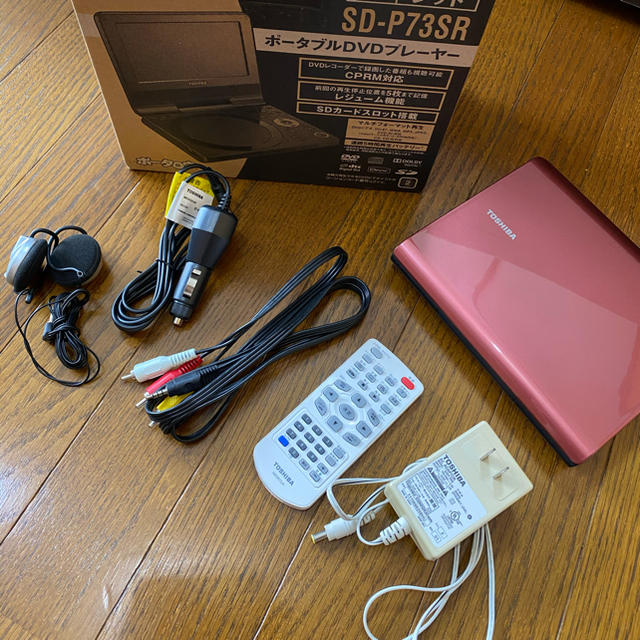 東芝(トウシバ)の東芝ポータブルDVDプレイヤー　SD-P73SR スマホ/家電/カメラのテレビ/映像機器(DVDプレーヤー)の商品写真