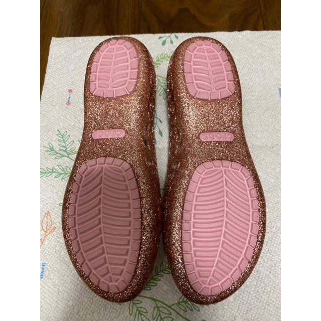 crocs(クロックス)のクロックスサンダル キッズ/ベビー/マタニティのキッズ靴/シューズ(15cm~)(サンダル)の商品写真