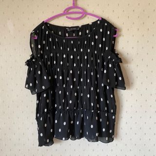 ザラ(ZARA)のzara ドットトップス(カットソー(半袖/袖なし))