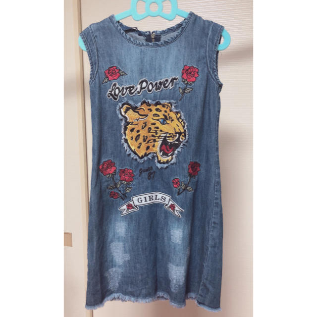 GUESS(ゲス)のセール中❗️デニム　ドレス キッズ/ベビー/マタニティのキッズ服女の子用(90cm~)(ワンピース)の商品写真