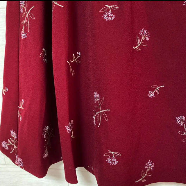 GALLERY VISCONTI(ギャラリービスコンティ)のフラワー刺繍使いフレアースカート　ギャラリービスコンティ　新品 レディースのスカート(ひざ丈スカート)の商品写真