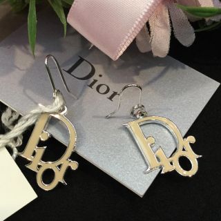 クリスチャンディオール(Christian Dior)のディオール　ぶら下がりピアス　シルバー×オフホワイト(ピアス)