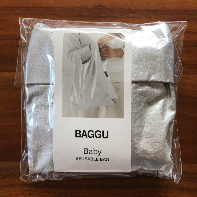 BEAMS(ビームス)のBAGGU    BABY  シルバー　　メタリック レディースのバッグ(エコバッグ)の商品写真