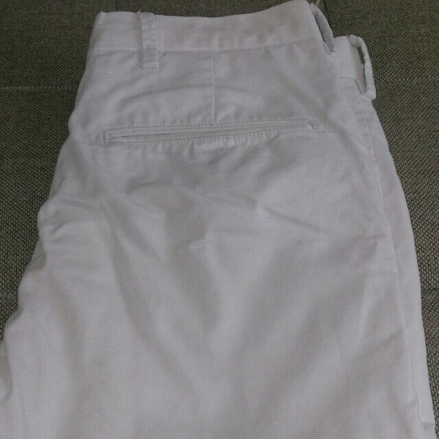 GU(ジーユー)のホワイトパンツ メンズのパンツ(ワークパンツ/カーゴパンツ)の商品写真