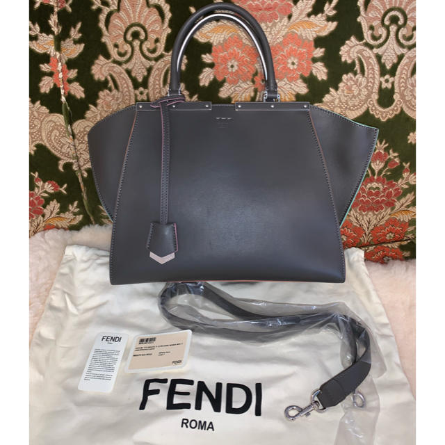 美品　FENDI トロワジュールレディース