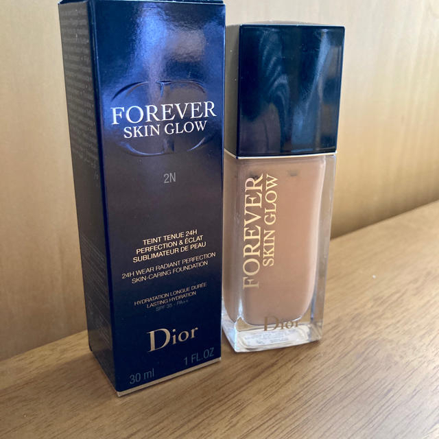 Dior 　ディオールスキン　フォーエヴァー フルイド スキングロウ 2N