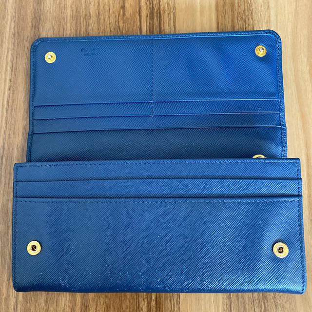 PRADA(プラダ)のプラダ　財布　青色 レディースのファッション小物(財布)の商品写真
