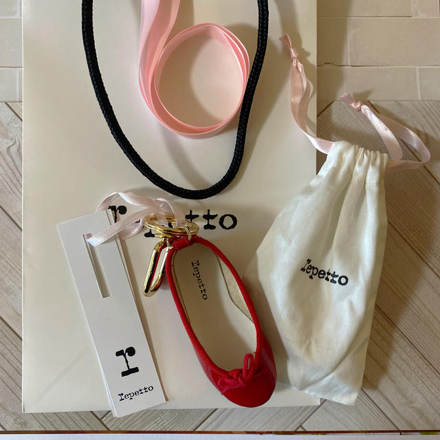 repetto(レペット)のレペット  キーホルダー　赤 レディースのファッション小物(キーホルダー)の商品写真