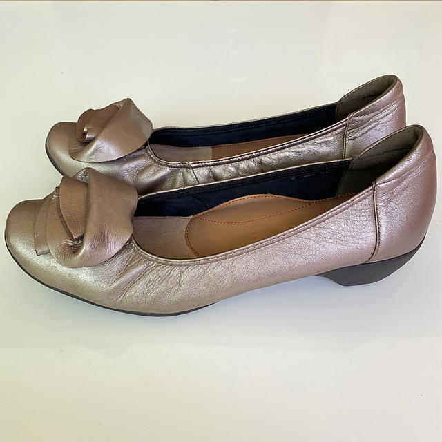 【美品】arco joy  アルコジョイ コンフォートパンプス 24cm  レディースの靴/シューズ(ハイヒール/パンプス)の商品写真