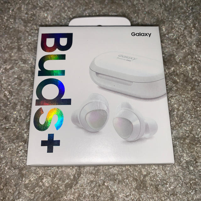 Galaxy(ギャラクシー)のGALAXY buds+　 ギャラクシー　バッズプラス  ホワイト　白　AKG スマホ/家電/カメラのオーディオ機器(ヘッドフォン/イヤフォン)の商品写真