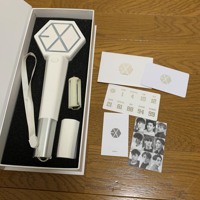 EXO(エクソ)のEXO ペンライト ver.2 白鈍器 エンタメ/ホビーのタレントグッズ(アイドルグッズ)の商品写真