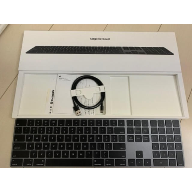 Apple(アップル)のApple magic keyboard USキーボード　スペースグレイ スマホ/家電/カメラのPC/タブレット(PC周辺機器)の商品写真