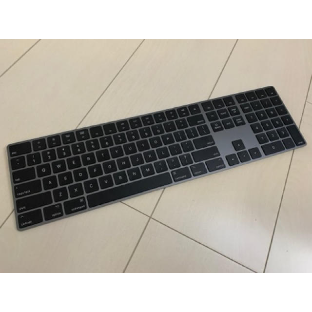 Apple(アップル)のApple magic keyboard USキーボード　スペースグレイ スマホ/家電/カメラのPC/タブレット(PC周辺機器)の商品写真