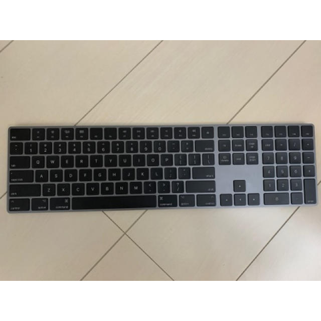 Apple(アップル)のApple magic keyboard USキーボード　スペースグレイ スマホ/家電/カメラのPC/タブレット(PC周辺機器)の商品写真