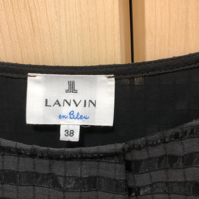 LANVIN en Bleu(ランバンオンブルー)のランバンオンブルー　チュニック   カットソー　袖フリル　ブラック レディースのトップス(シャツ/ブラウス(半袖/袖なし))の商品写真