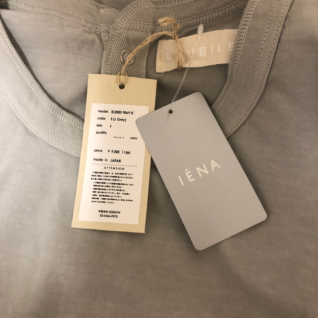 IENA(イエナ)のタグ付き新品　IENA 別注BACK BUTTON Tシャツ レディースのトップス(Tシャツ(半袖/袖なし))の商品写真