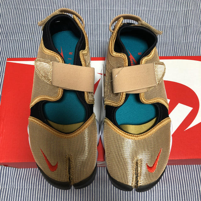 NIKE - 最終値下げ中☆新品未使用!!NIKE エアリフト ゴールド 24 ...