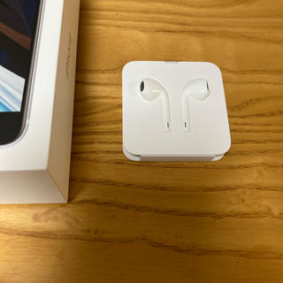 アップル(Apple)のiPhone SE第2 Lightningコネクタ付きのEarPods イヤホン(ヘッドフォン/イヤフォン)