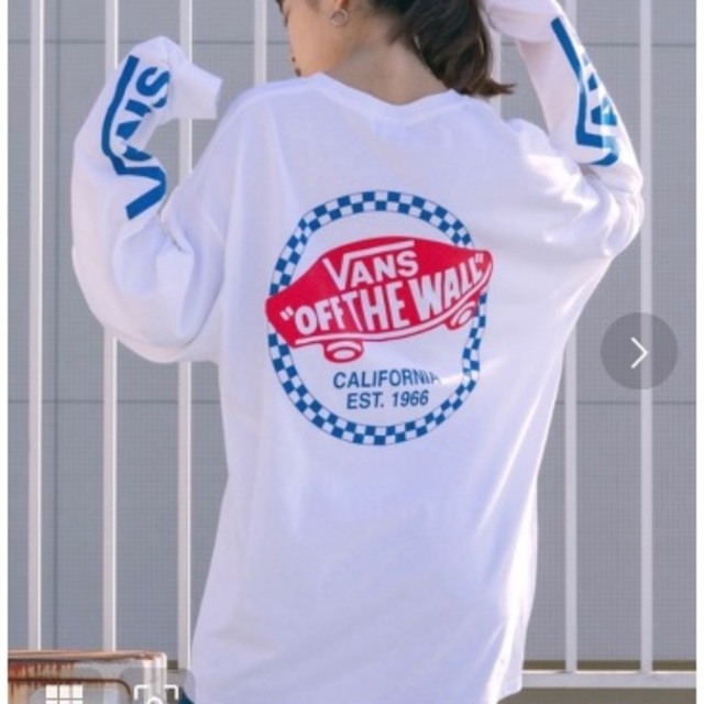 VANS(ヴァンズ)のVANS ロングtシャツ ロンt 長袖tシャツ レディースのトップス(Tシャツ(長袖/七分))の商品写真