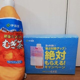 イトウエン(伊藤園)の伊藤園　麦茶　クッション(ノベルティグッズ)