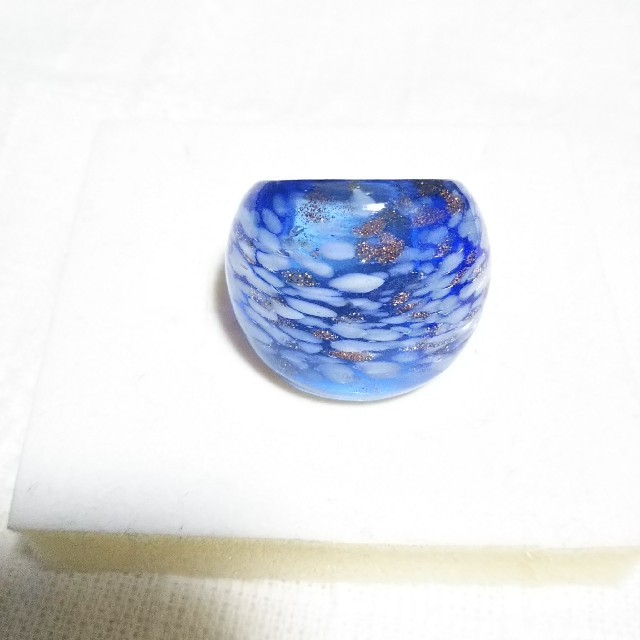 夏にピッタリ ガラスリング 15号 レディースのアクセサリー(リング(指輪))の商品写真