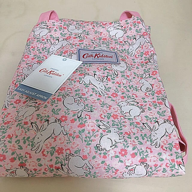 Cath Kidston - キャスキッドソン 新作 エプロン うさぎの通販 Cath Kidston - キャスキッドソン 新作 エプロン うさぎの通販