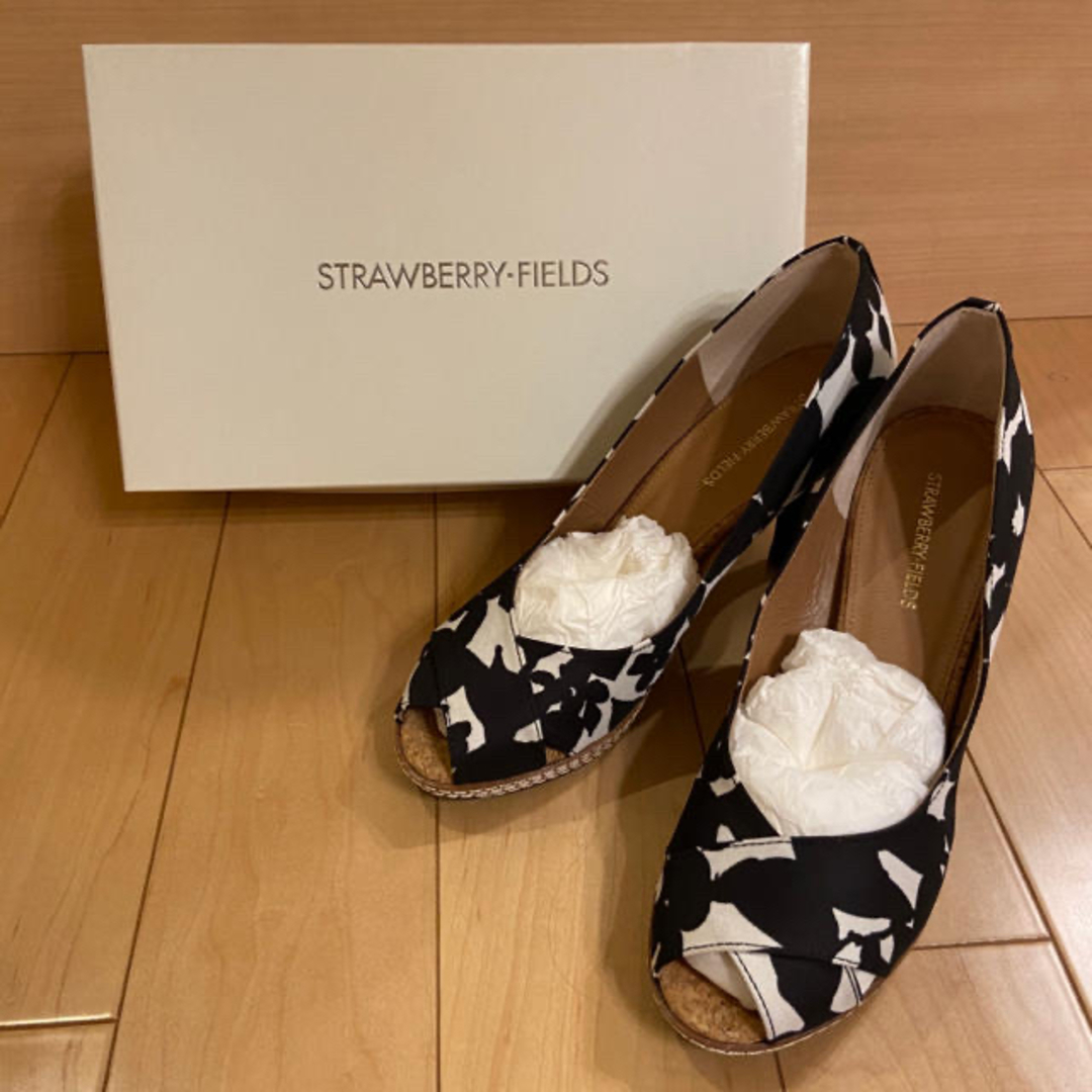 STRAWBERRY-FIELDS(ストロベリーフィールズ)の新品未使用箱あり！STRAWBERRY-FIELDSパンプス24.5 レディースの靴/シューズ(ハイヒール/パンプス)の商品写真