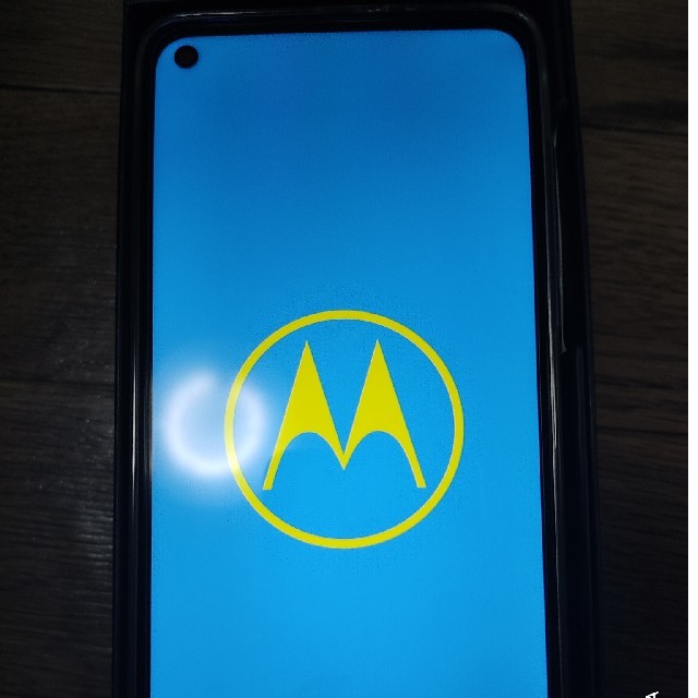 moto g8　ホワイト　シムフリー　simフリー　スマートフォン　モトローラ