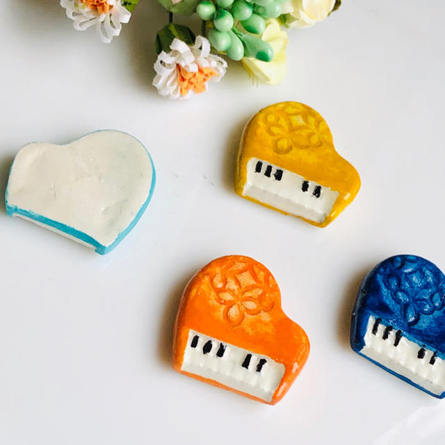gh様専用　ピアノの箸置き4色セット ハンドメイドの生活雑貨(食器)の商品写真