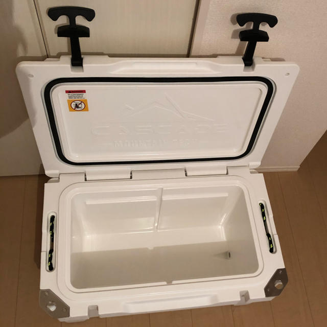 美品。CASCADEクーラーボックス 美品。CASCADEクーラーボックス