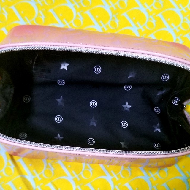 Christian Dior(クリスチャンディオール)のディオールDior 新品未使用コスメパテントロゴポーチ レディースのバッグ(ボディバッグ/ウエストポーチ)の商品写真