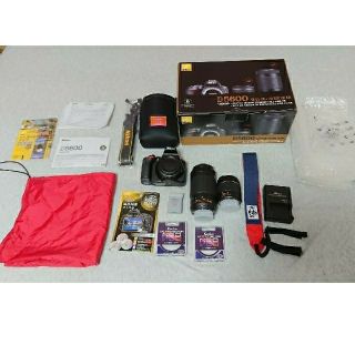 ニコン(Nikon)のNikon D5600 ダブルズームキット【中古美品・5年保証付き】送料込み(デジタル一眼)