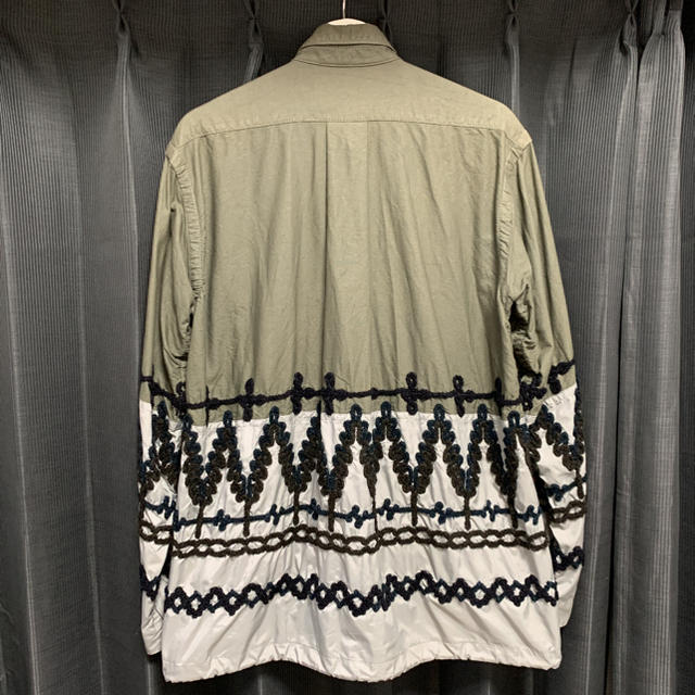 sacai(サカイ)のsacai 16SS ナイロン切替 刺繍柄 シャツジャケット カーキ グレー 緑 メンズのジャケット/アウター(その他)の商品写真
