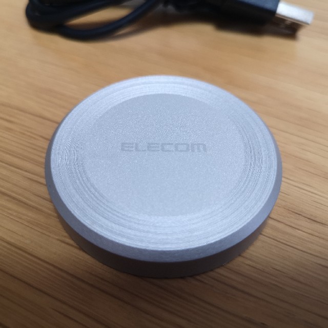 ELECOM(エレコム)のエレコム ワイヤレス充電器/シルバー W-QA01SV スマホ/家電/カメラのスマートフォン/携帯電話(バッテリー/充電器)の商品写真