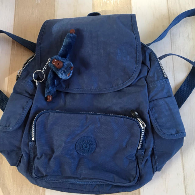 kipling(キプリング)のキプリング　リュック　紺色 レディースのバッグ(リュック/バックパック)の商品写真