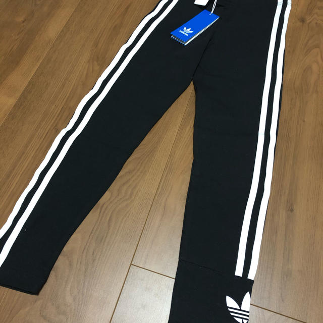 adidas(アディダス)の早い者勝ち！！　新品　アディダス レギンス　スパッツ　130cm キッズ/ベビー/マタニティのキッズ服女の子用(90cm~)(パンツ/スパッツ)の商品写真