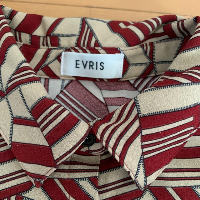 EVRIS(エヴリス)のショート丈トップス レディースのトップス(シャツ/ブラウス(半袖/袖なし))の商品写真