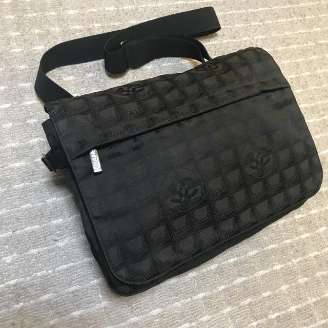 ショルダーバッグCHANEL ニュートラベルライン　ショルダーバック