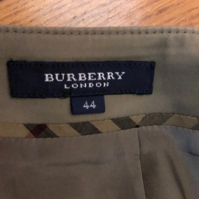 BURBERRY(バーバリー)のスカート レディースのスカート(ひざ丈スカート)の商品写真