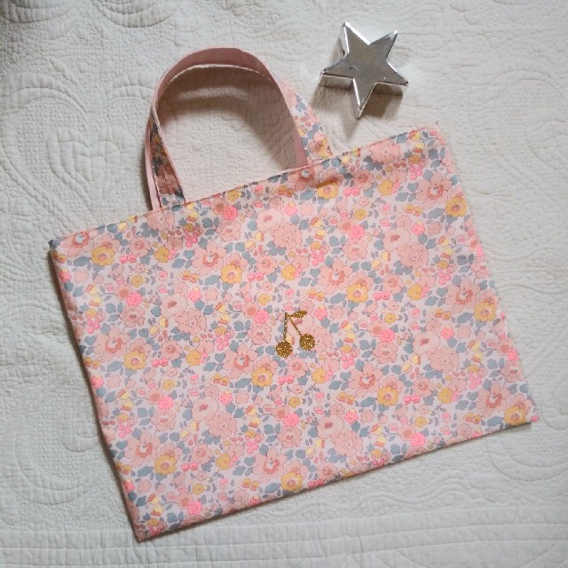 ⭐Liberty Betsy Barbapapa⭐レッスンバッグ　L　薄ピンク ハンドメイドのキッズ/ベビー(バッグ/レッスンバッグ)の商品写真