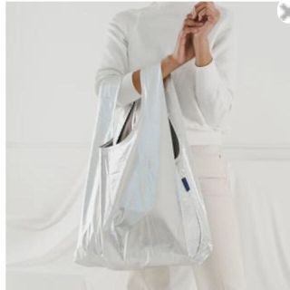 ビームス(BEAMS)のBAGGU STANDERD シルバー　メタリック　エコバック　スタンダード(エコバッグ)