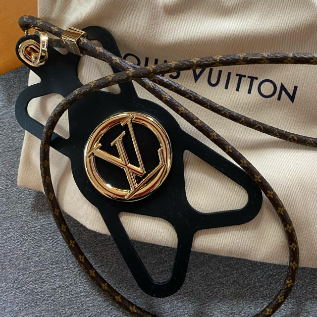 LOUIS VUITTON(ルイヴィトン)のLOUIS  VUITTON  スマホケース&ストラップ コスメ/美容のメイク道具/ケアグッズ(ボトル・ケース・携帯小物)の商品写真