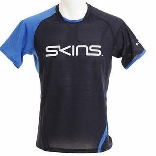 スキンズ(SKINS)の(新品)SKINS　Tシャツ　 (Tシャツ/カットソー(半袖/袖なし))