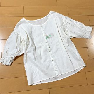 ナイスクラップ(NICE CLAUP)のお値下げ　NICE CLAUP 袖花柄刺繍トップス　新品(カットソー(半袖/袖なし))