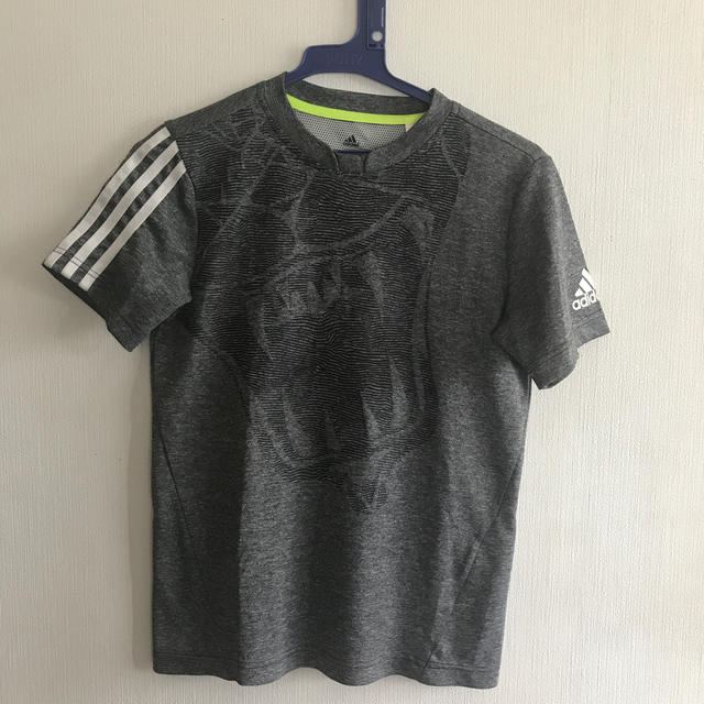 adidas(アディダス)のアディダス 150 キッズ/ベビー/マタニティのキッズ服男の子用(90cm~)(Tシャツ/カットソー)の商品写真